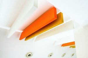 Baffles & objets acoustiques - Baffles & objets Baffles Absorber design color posée au plafond par suspension