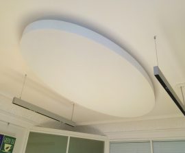 Capteur Absorber Equilibre Design - Capteur Absorber Equilibre design posé au plafond par suspension en forme d'ovale