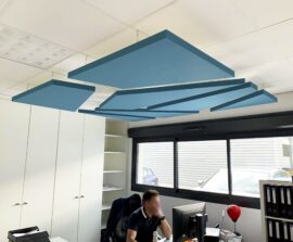 Capteur Acoustic Panel 2V Blue Equilibre Design - Capteur Absorber Blue Equilibre design color posé au plafond par suspension